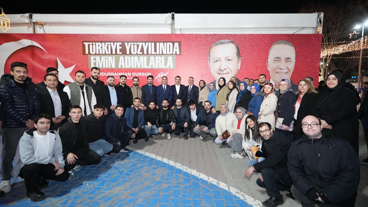Bakan Tekin, Sultangazi'de ‘Ramazan Etkinlik Alanını’ ziyaret etti
