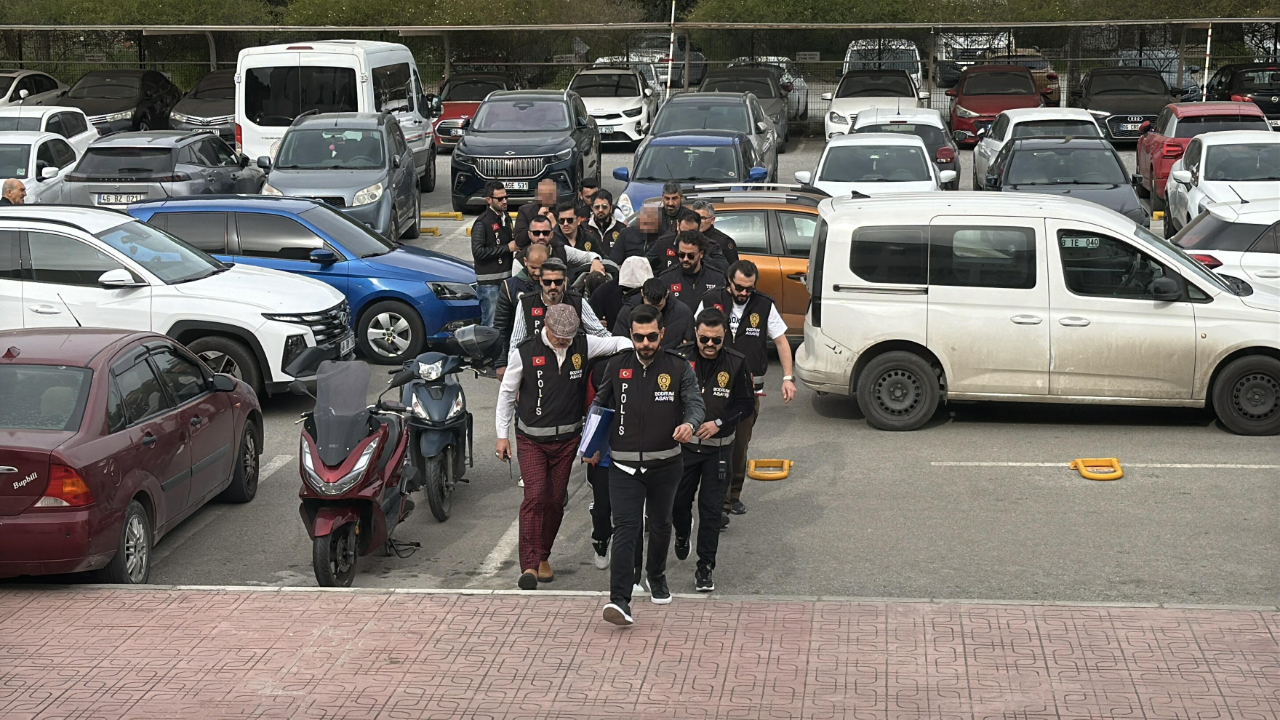 Boğazı kesilen camcıyı çalışanı öldürmüş