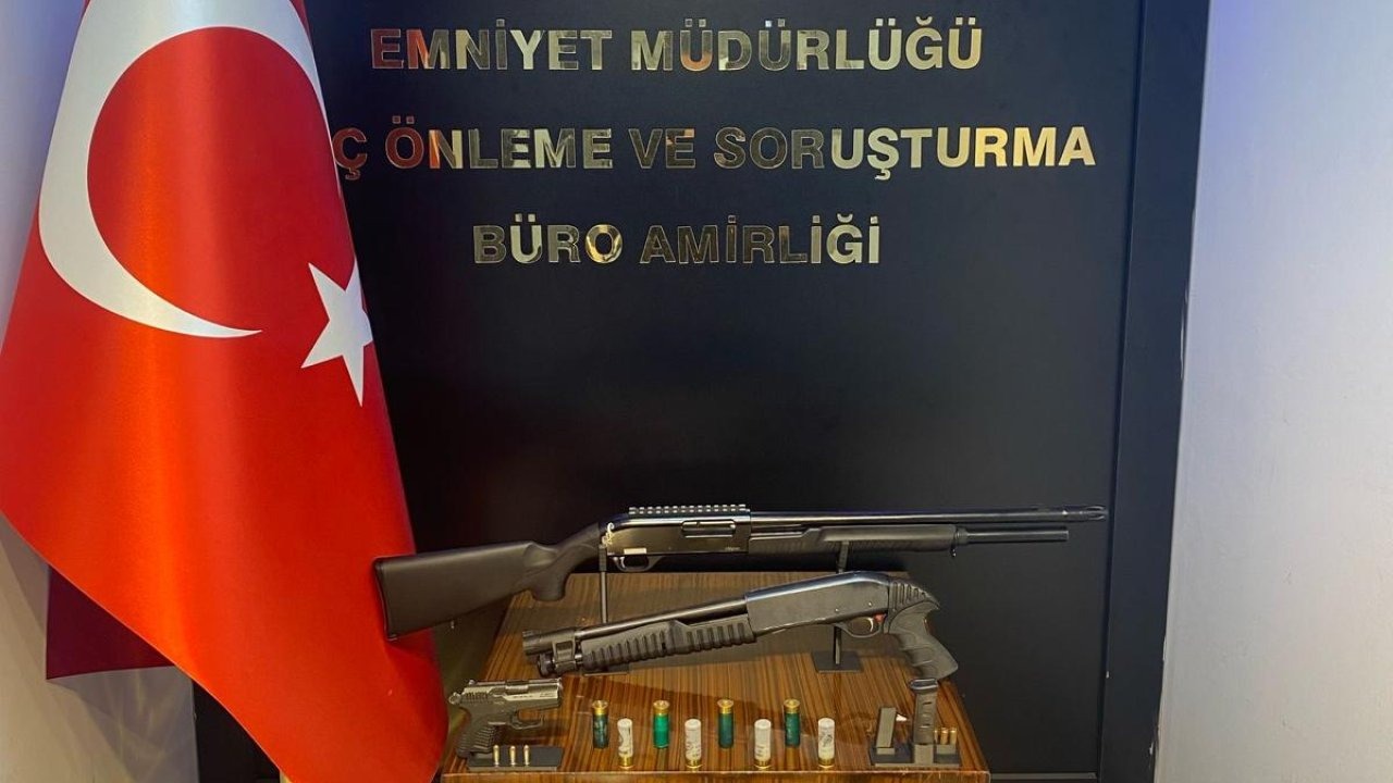 Polis, 4 adreste tüfek, tabanca ve esrar maddesi ele geçirdi