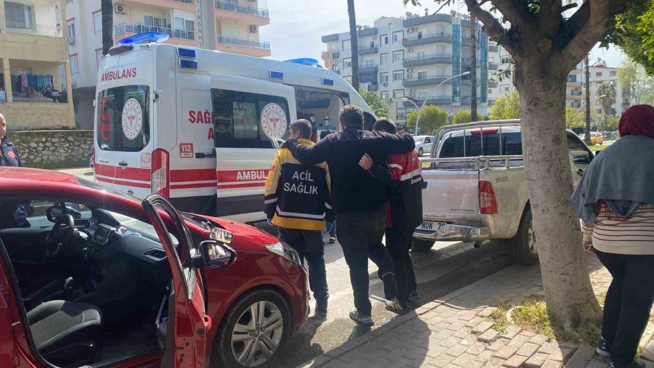 Gazipaşa’da motokurye kazada yaralandı