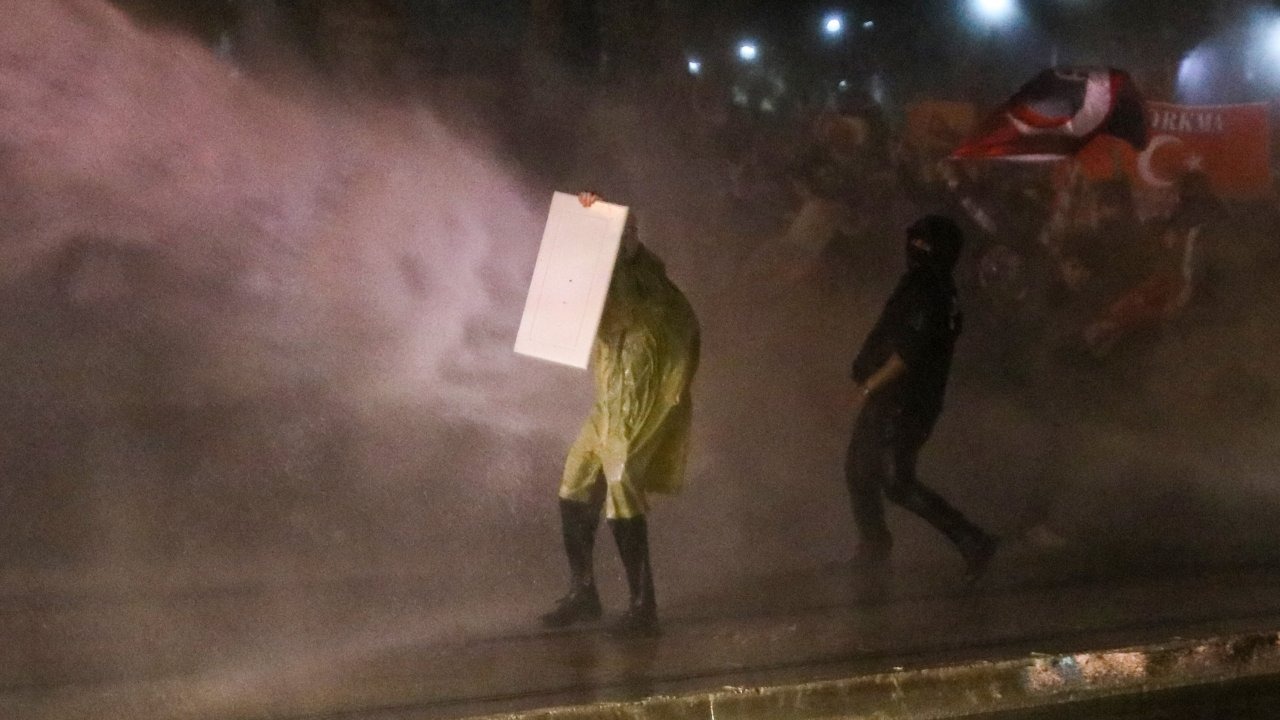 Antalya'da 'İmamoğlu' protestosunda TOMA'lı müdahale; 25 gözaltı