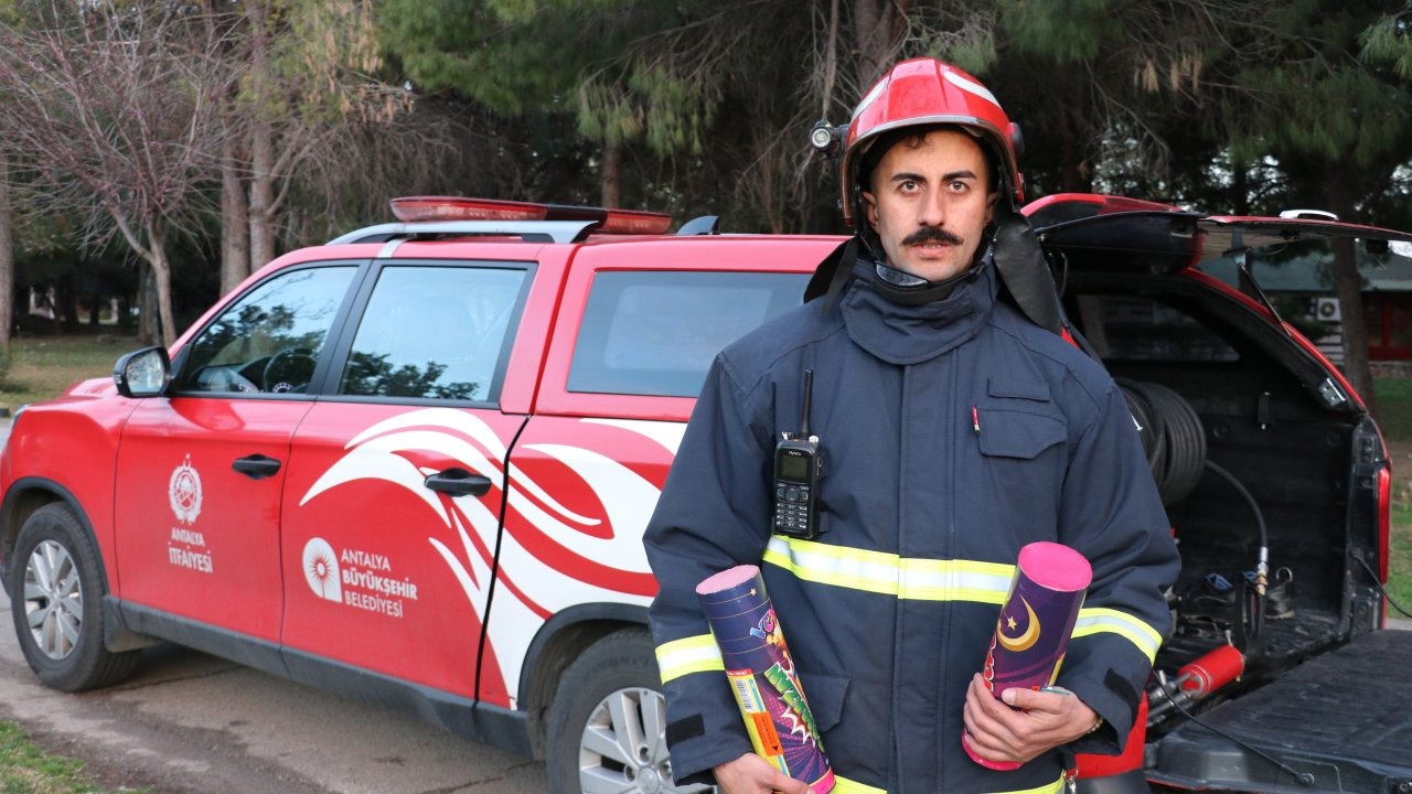 Antalya'da Ramazan Topu Geleneği Ses Bombası ile Sürdürülüyor