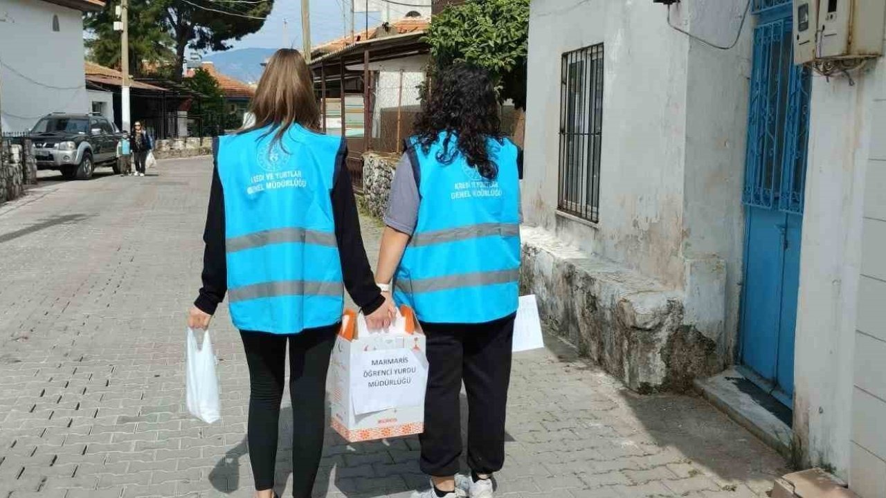 Marmaris’te üniversite öğrencilerinden anlamlı Ramazan yardımı