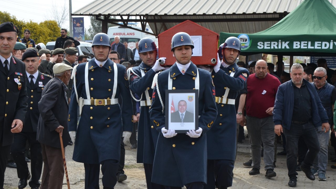 Gazi, törenle defnedildi