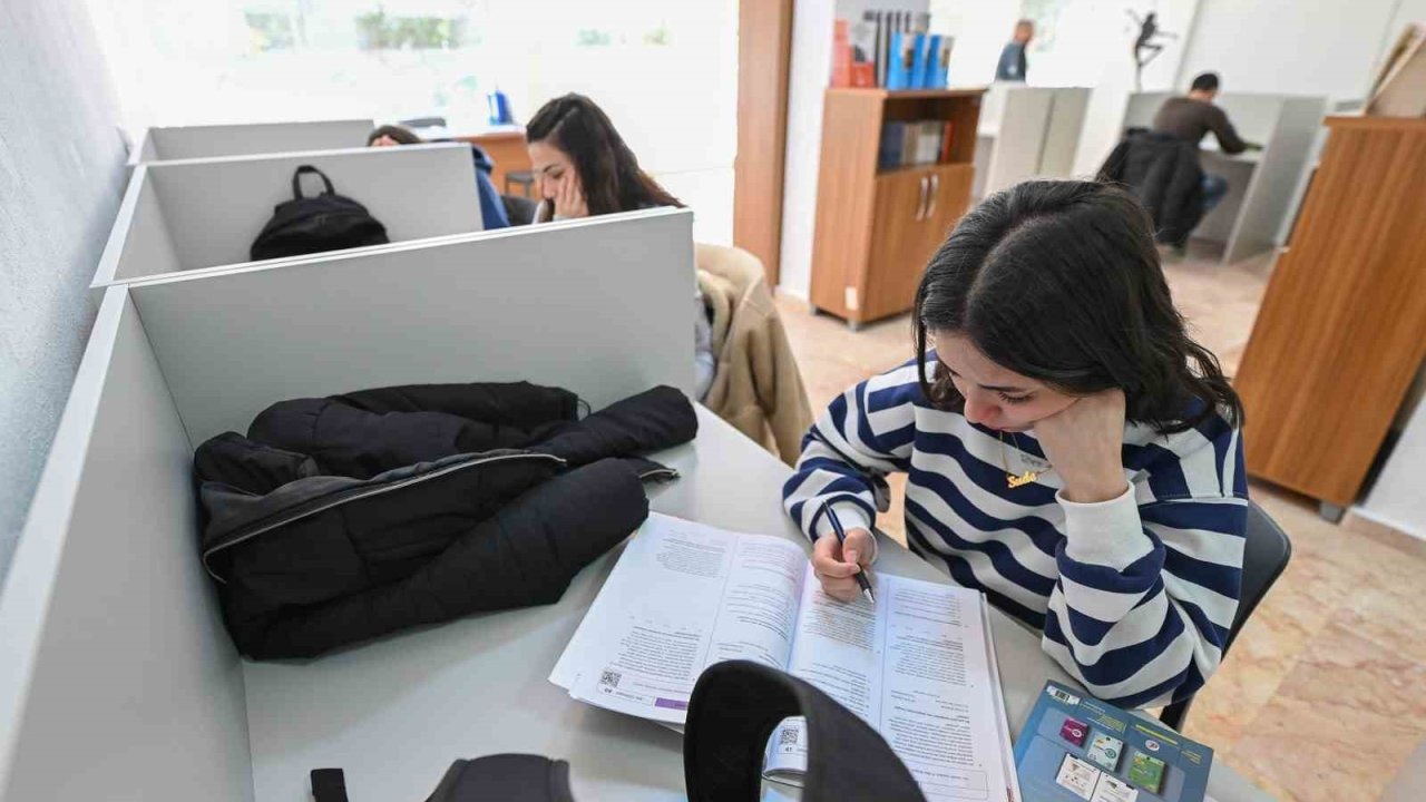 Bozyazı’ya okuma salonu açıldı