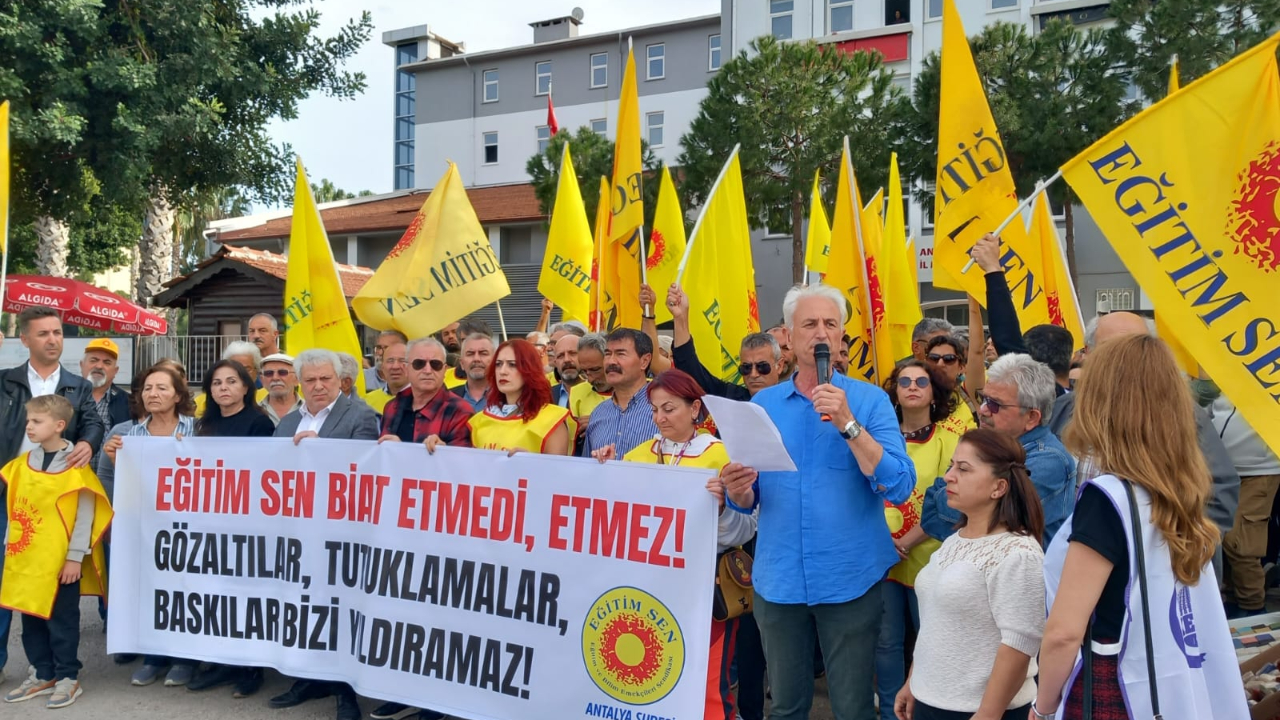 Öztürk; “Her Zaman Gençlerin Yanındayız”