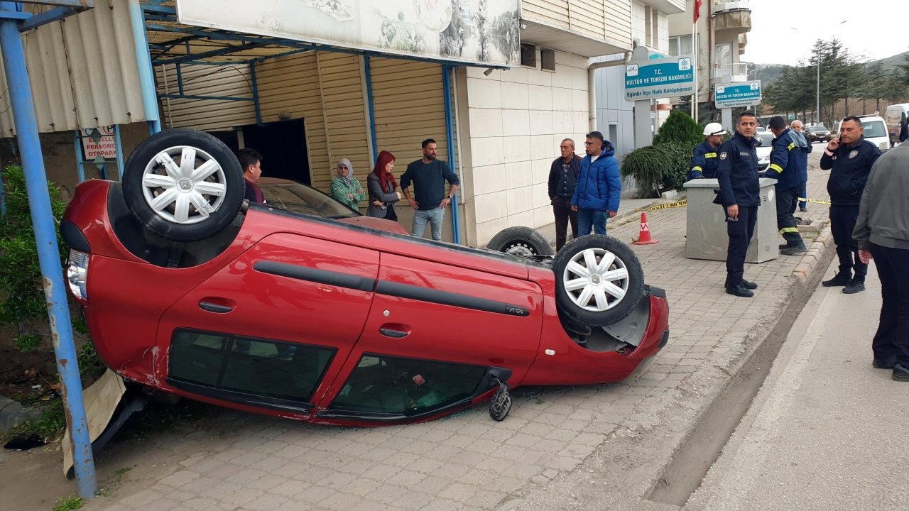 Eğirdir'de kaza: 2 yaralı