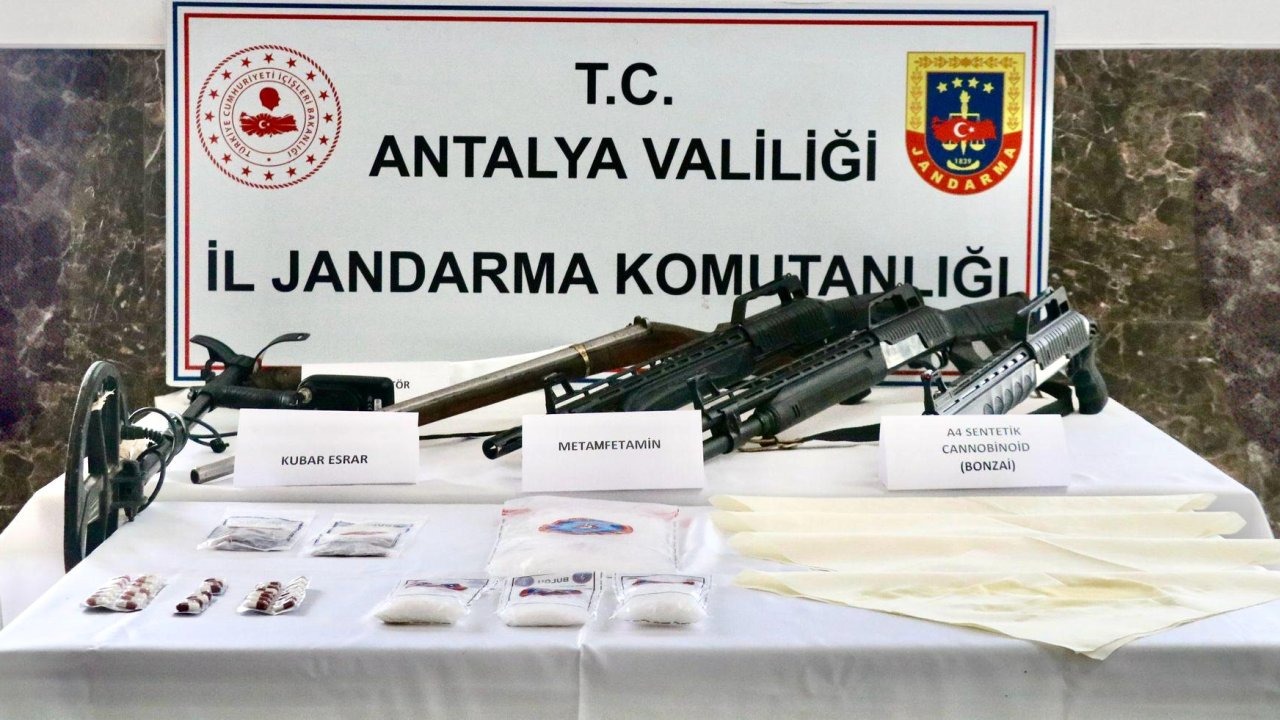 Antalya'da suç örgütü operasyonuna 21 tutuklama