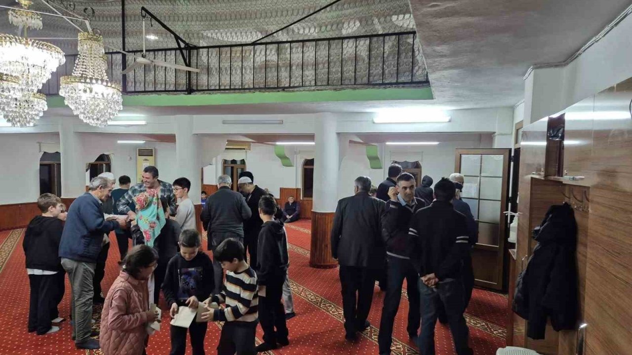 Köyceğiz’de çocuklar bayram harçlıklarını erken aldı