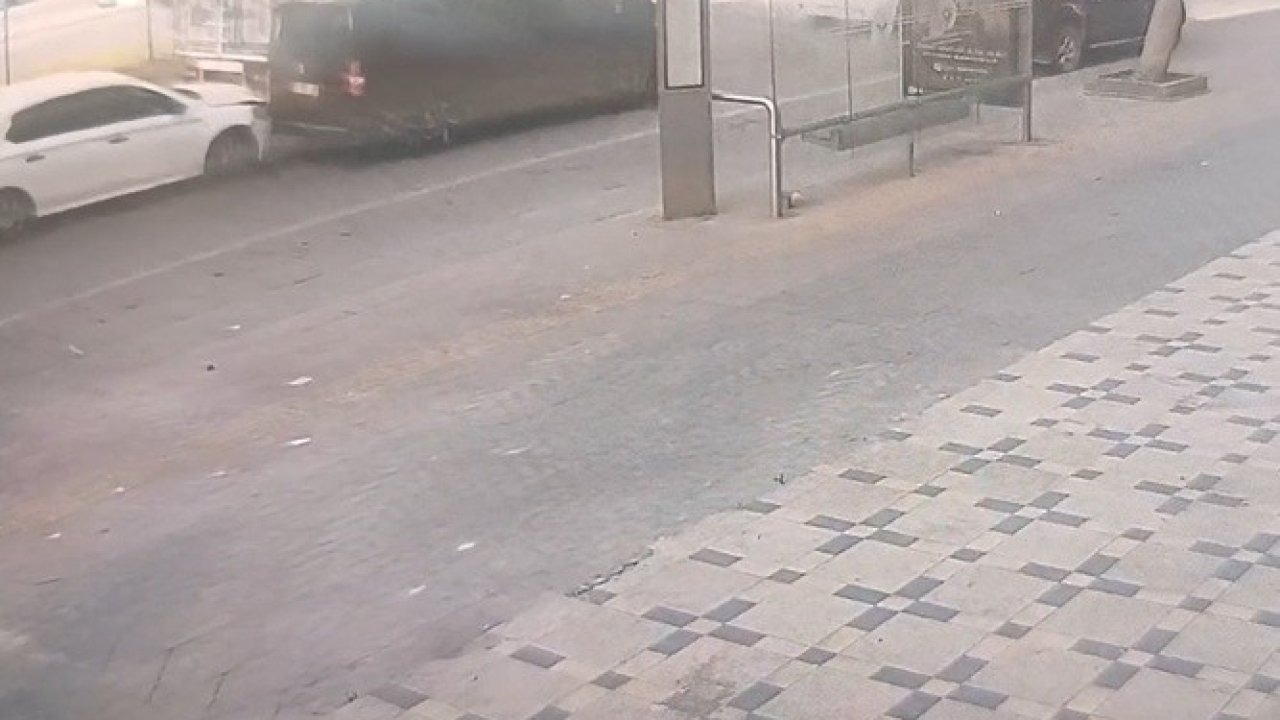Antalya Manavgat’ta Trafik Kazası! Otomobilin Kamyonete Çarpmasıyla 1 Kişi Yaralandı