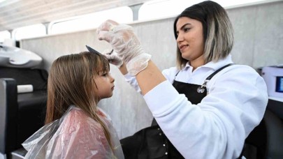 Bayram tıraşını ’Mobil Kuaför’ aracında oldular