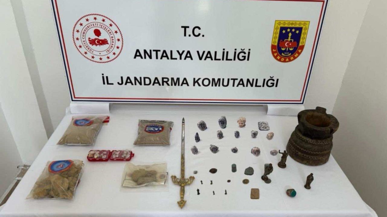 Antalya’da Tarihi Eser Operasyonu! 75 Parça Arkeolojik Eser Ele Geçirildi