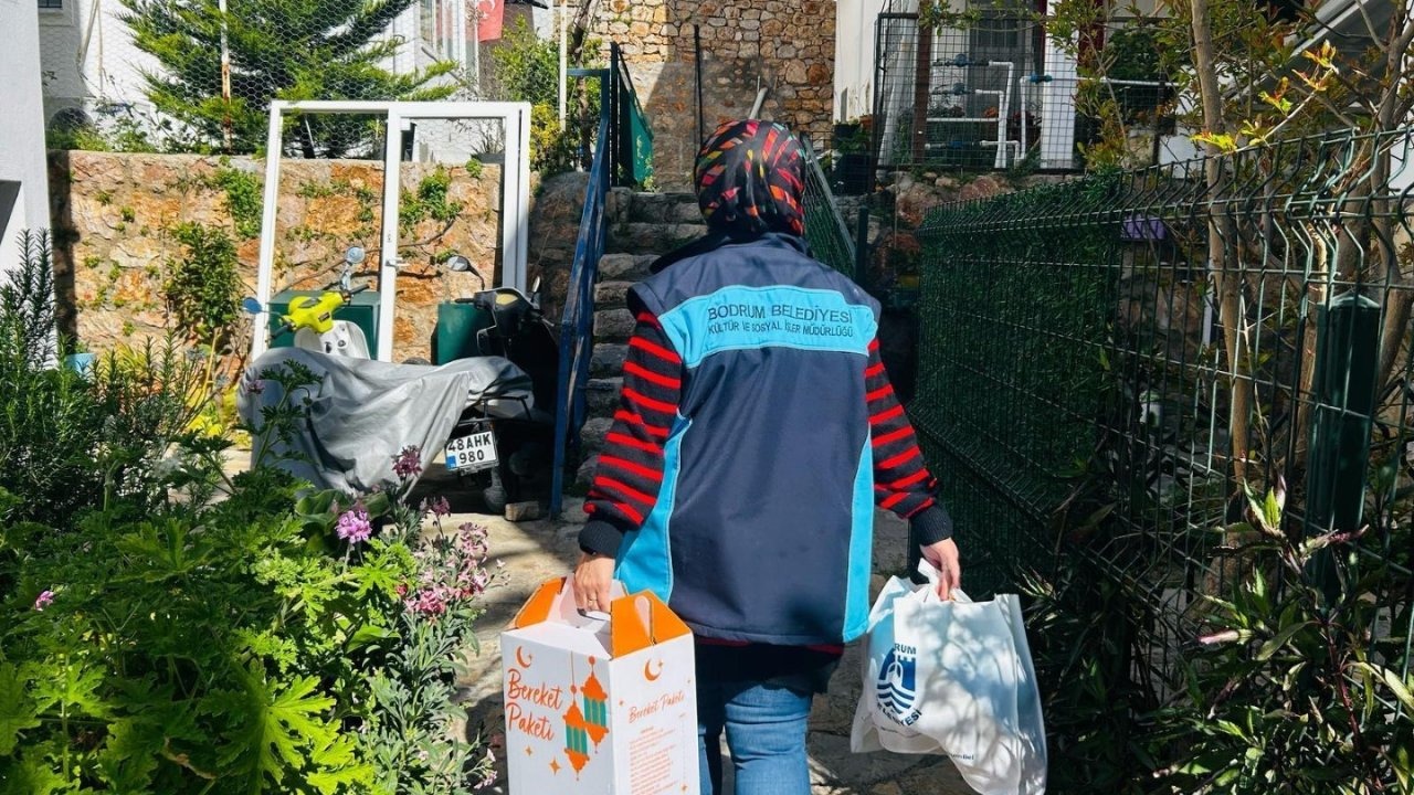 Çocuklara bayram hediyesi verildi