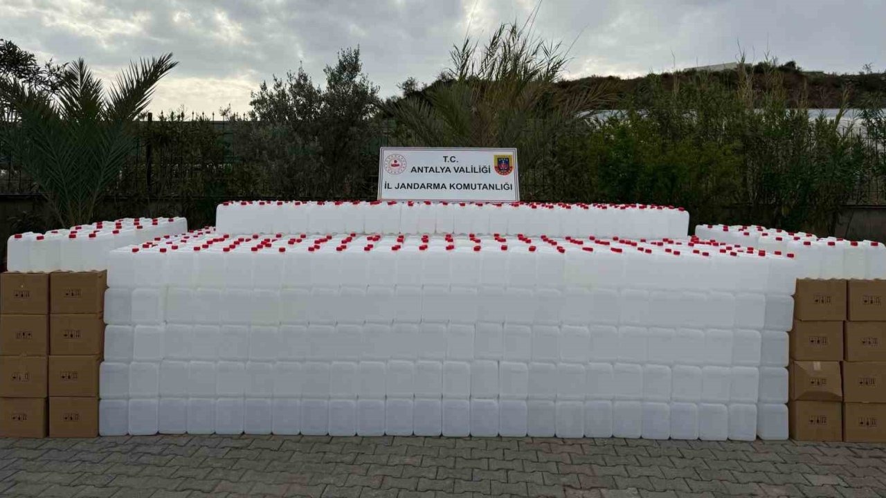 Antalya’da sahte alkol operasyonunda  20 bin litre etil alkol ele geçirildi