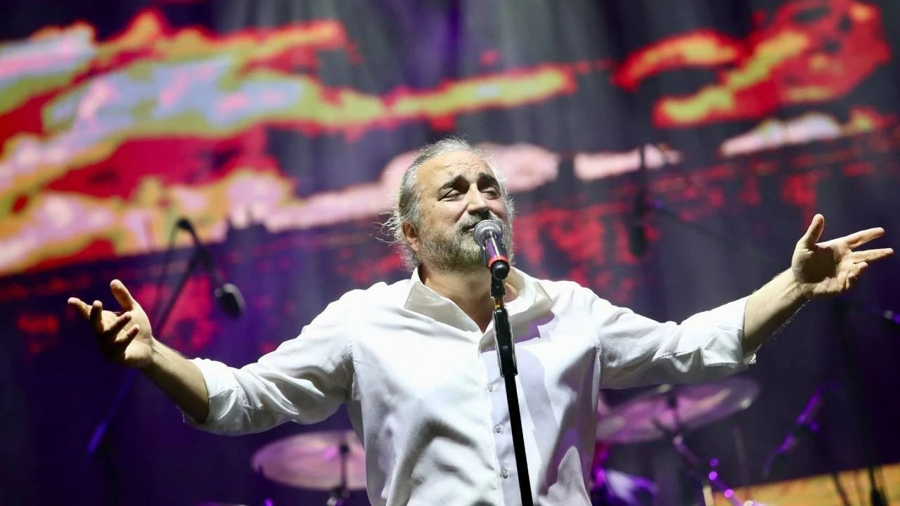 KKTC'de konser sırasında fenalaşan Volkan Konak, hayatını kaybetti