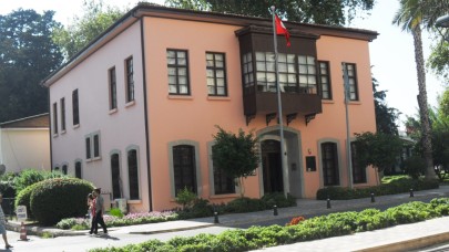 Atatürk Evi Müzesi Ziyaretçilerini Tarihi Yolculuğa Çıkarıyor