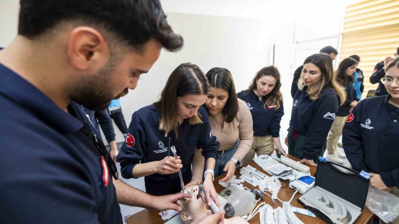 Sağlık personeline ‘Temel Yaşam Desteği ve Entübasyon’ eğitimi verildi