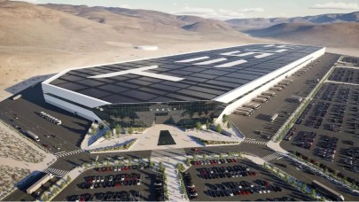 İtalya'da Tesla bayisinde 17 otomobil yandı