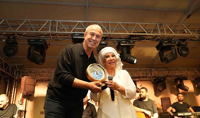 Alanya'da Bedia Akartürk Rüzgarı Esti