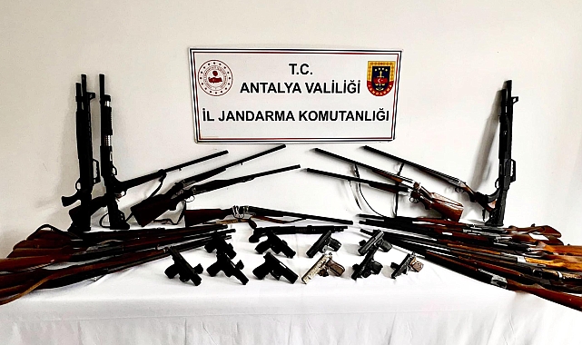 Alanya'da kaçak silah operasyonu