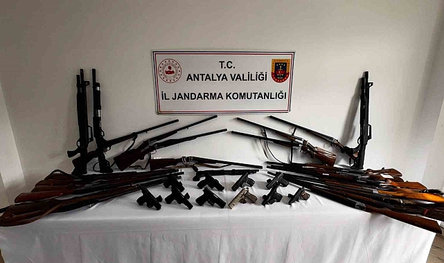 Alanya'da kaçak silah ticareti operasyonu