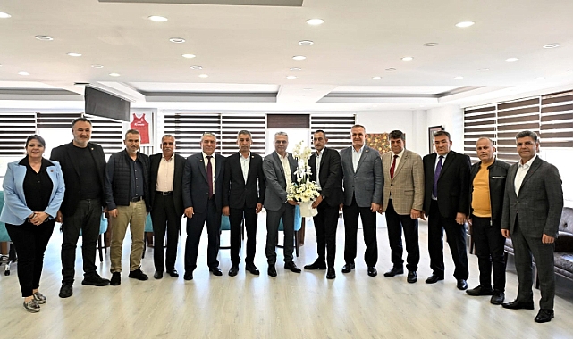 ANTDER üyeleri, Muratpaşa Belediye Başkanı Uysal'ı ziyaret etti 