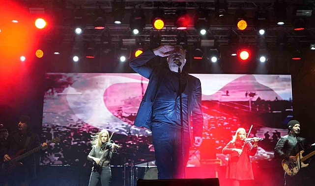 Atatürk'ün Burdur'a gelişinin 95'inci yıl dönümünde Haluk Levent rüzgarı esti