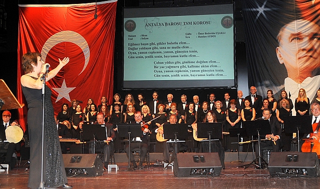 Avukatlardan şarkılı gece