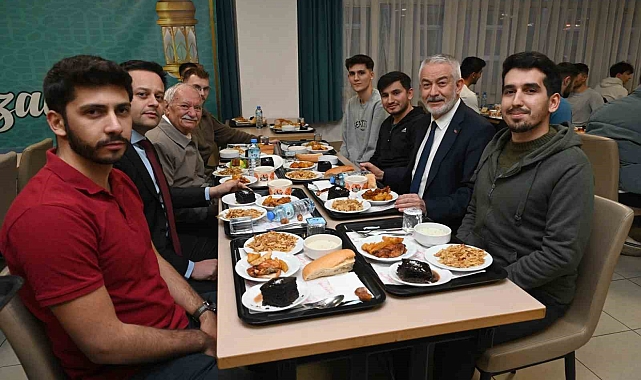Başkan Başdeğirmen, KYK yurdunda öğrencilerle iftar yaptı