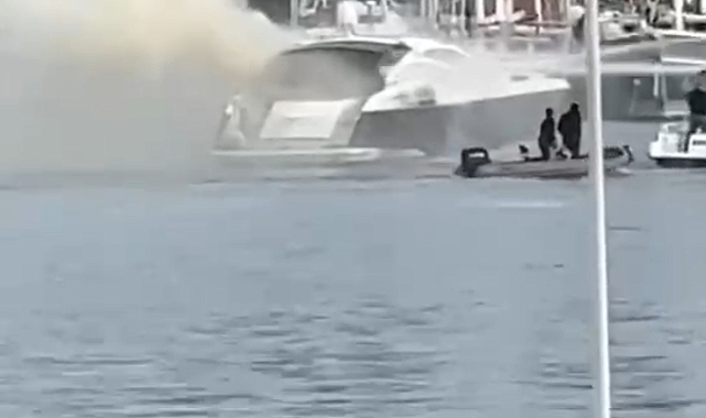 Bodrum'da marinada bağlı motoryat yandı; o anlar kamerada