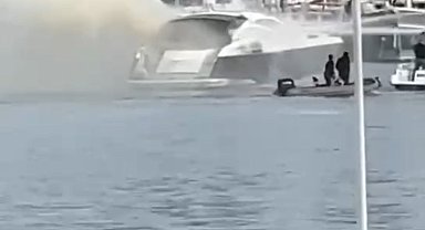 Bodrum'da marinada bağlı motoryat yandı; o anlar kamerada