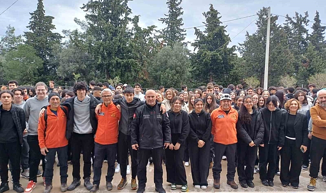 Datça'daki okulda deprem tahliye tatbikatı yapıldı