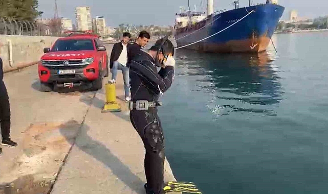 Denize düşen telefonu dalgıç itfaiye eri çıkardı