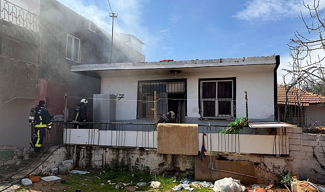 Ev yangını itfaiye tarafından söndürüldü