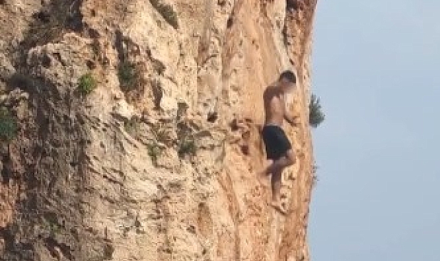 Falezlerden atlamak için ölümü göze aldı