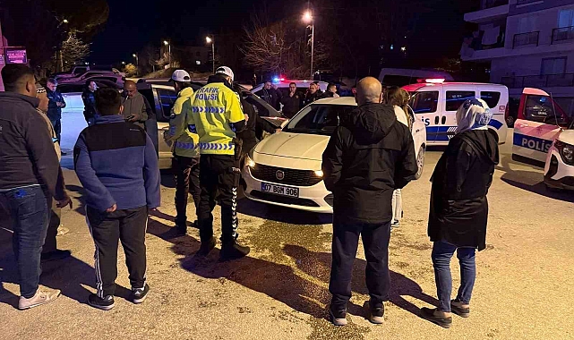Hafif Ticari Araç ile Otomobil Çarpıştı! Kaza Anı ve Detaylar