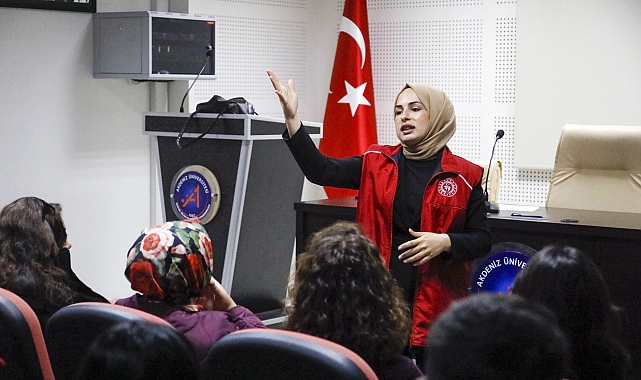 İletişim Kuramadığı Halası İçin İşaret Dili Öğrendi, Şimdi Uzman Oldu
