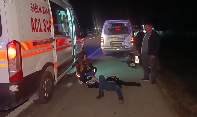Kaza yapan araca yardım için durdu, arkadan motosiklet çarptı: 5 yaralı