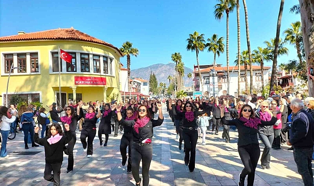 Köyceğiz&#039;de 80 kadından harmandalı gösterisi