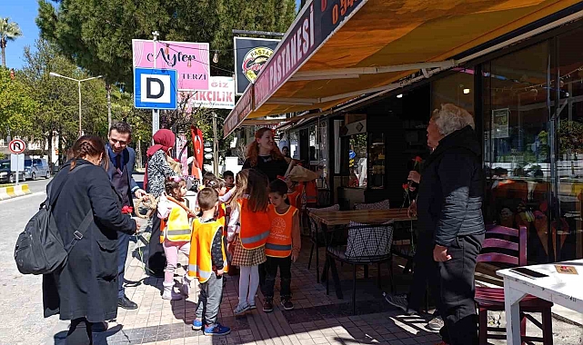 Köyceğiz'de miniklerden 8 Mart'a anlamlı kutlama