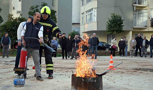 Mersin itfaiyesi afet ve yangın risklerine karşı vatandaşları bilgilendiriyor
