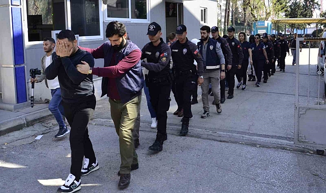 Mersin'de müşterilerini 120 milyon lira dolandırdığı iddia edilen kuyumcu İstanbul Havalimanı'nda yakalandı