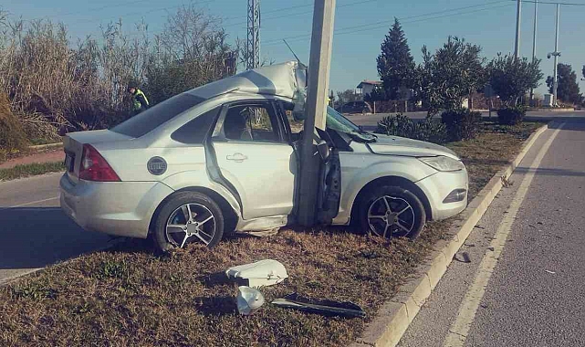 Otomobil Aydınlatma Direğine Çarptı: 1 Yaralı