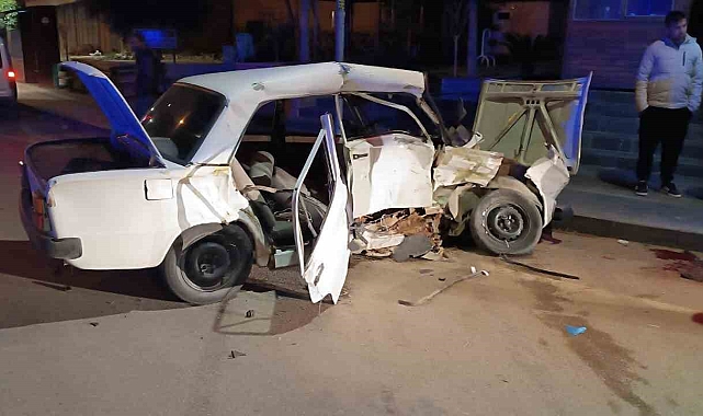 Serik'te Tofaş otomobilin hurdaya döndüğü kazada 1'i ağır 3 kişi yaralandı