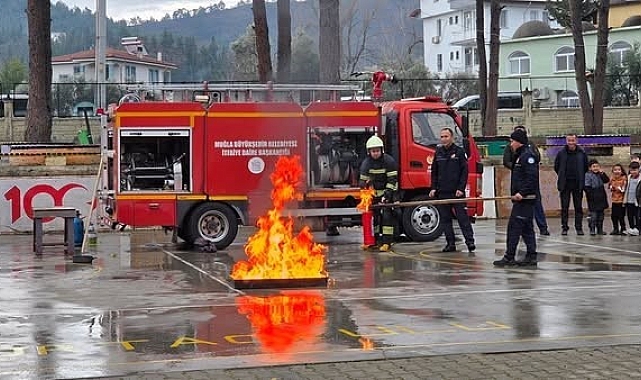 Seydikemer'de öğrencilere yönelik yangın ve deprem tatbikatı gerçekleştirildi