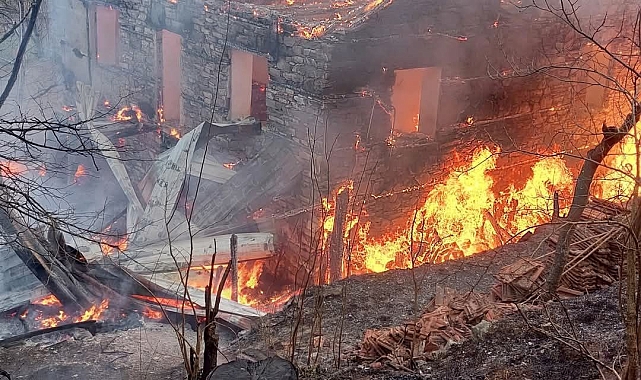Sütçüler'de çıkan ev yangını itfaiye ekiplerince söndürüldü