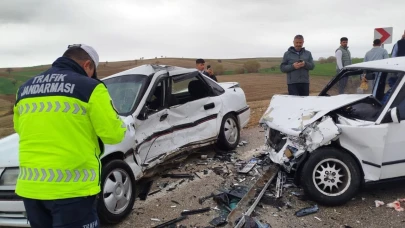 Yalvaç'ta trafik kazası; 5 yaralı