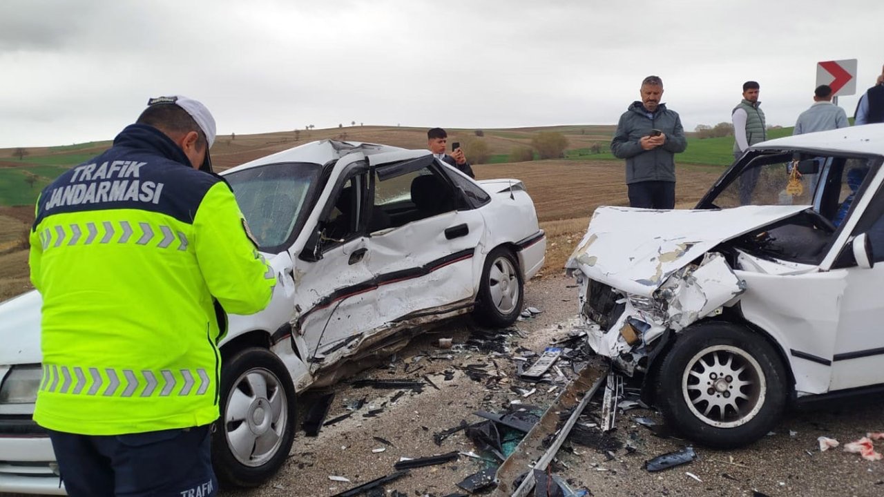 Yalvaç'ta trafik kazası; 5 yaralı
