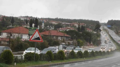 Bayram tatili dönüş yolunda oluşan trafik yoğunluğu çileye döndü