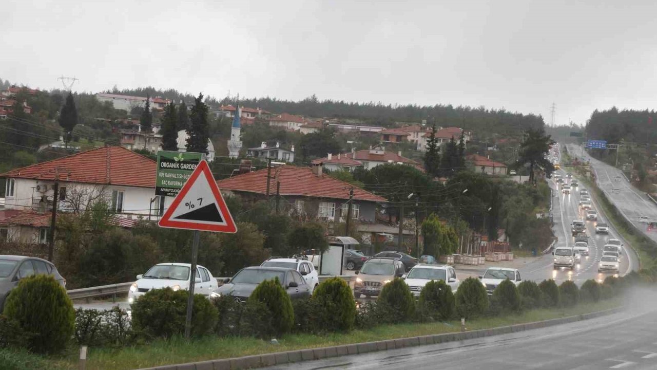 Bayram tatili dönüş yolunda oluşan trafik yoğunluğu çileye döndü